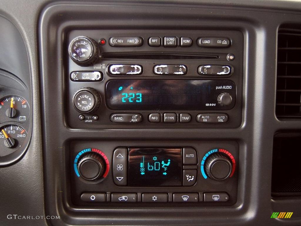 2004 Chevrolet Suburban 1500 LT 4x4 Controls Photo #48175730