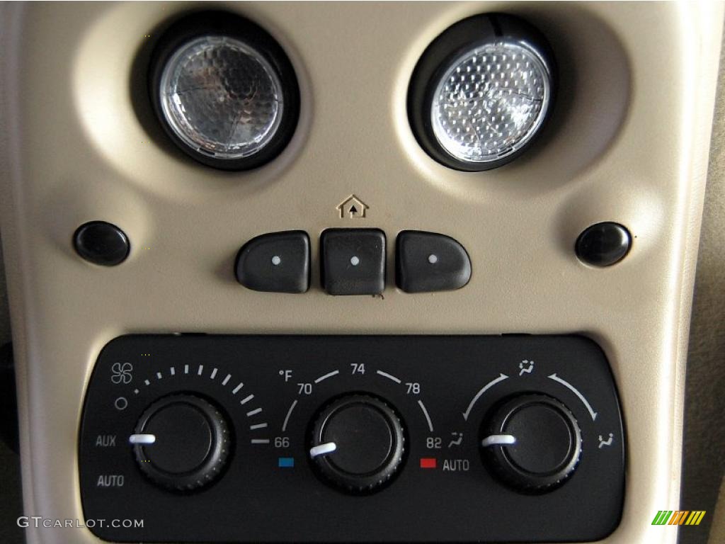 2004 Chevrolet Suburban 1500 LT 4x4 Controls Photo #48175829