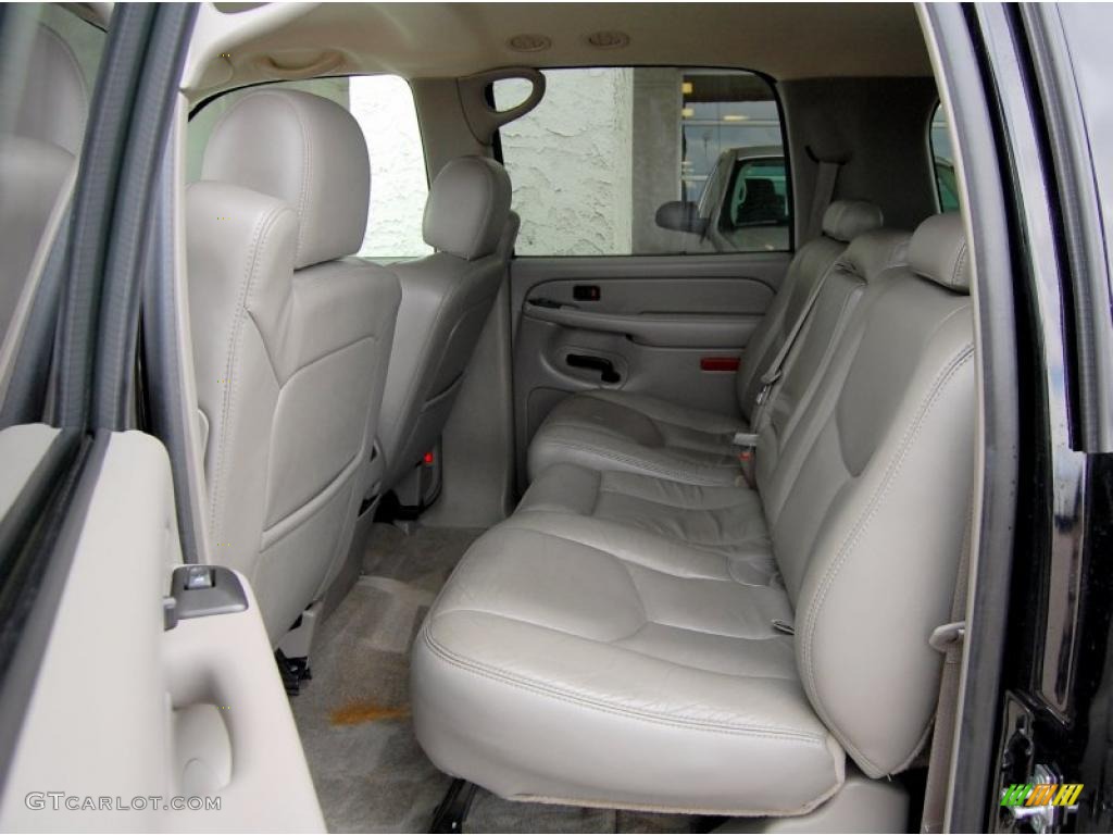 Tan/Neutral Interior 2004 Chevrolet Suburban 1500 LT 4x4 Photo #48175859