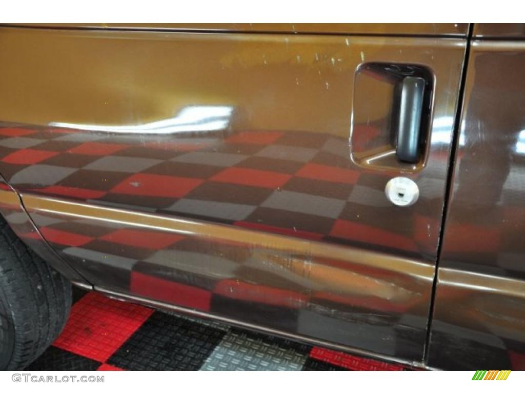 2005 E Series Van E250 Cargo - Dark Copper Metallic / Medium Flint photo #16