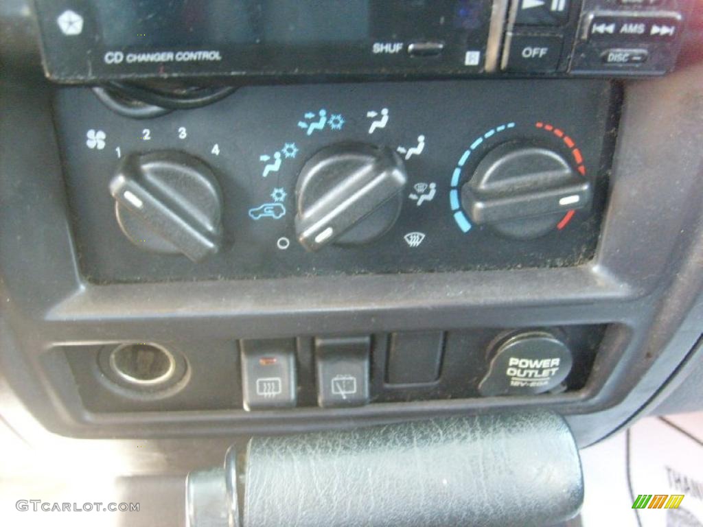 2000 Cherokee Sport 4x4 - Stone White / Agate Black photo #22