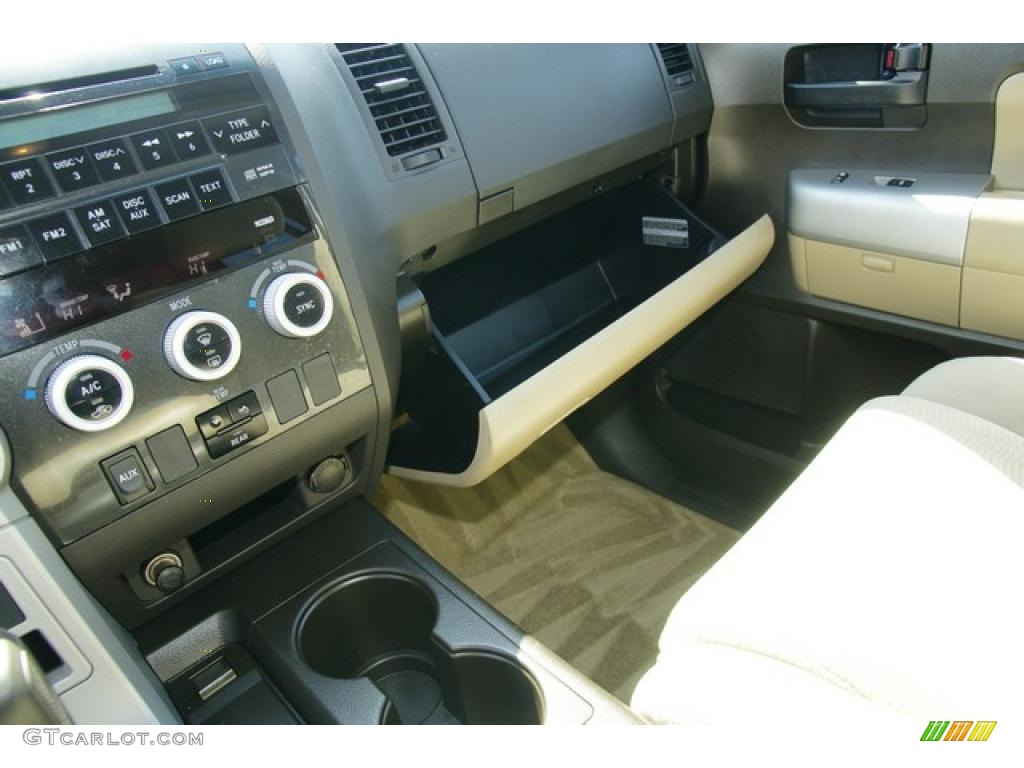 2008 Sequoia SR5 4WD - Timberland Green Mica / Sand Beige photo #31