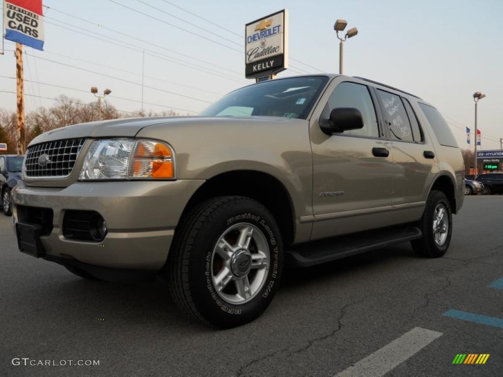 2004 Explorer XLT 4x4 - Pueblo Gold Metallic / Medium Parchment photo #3