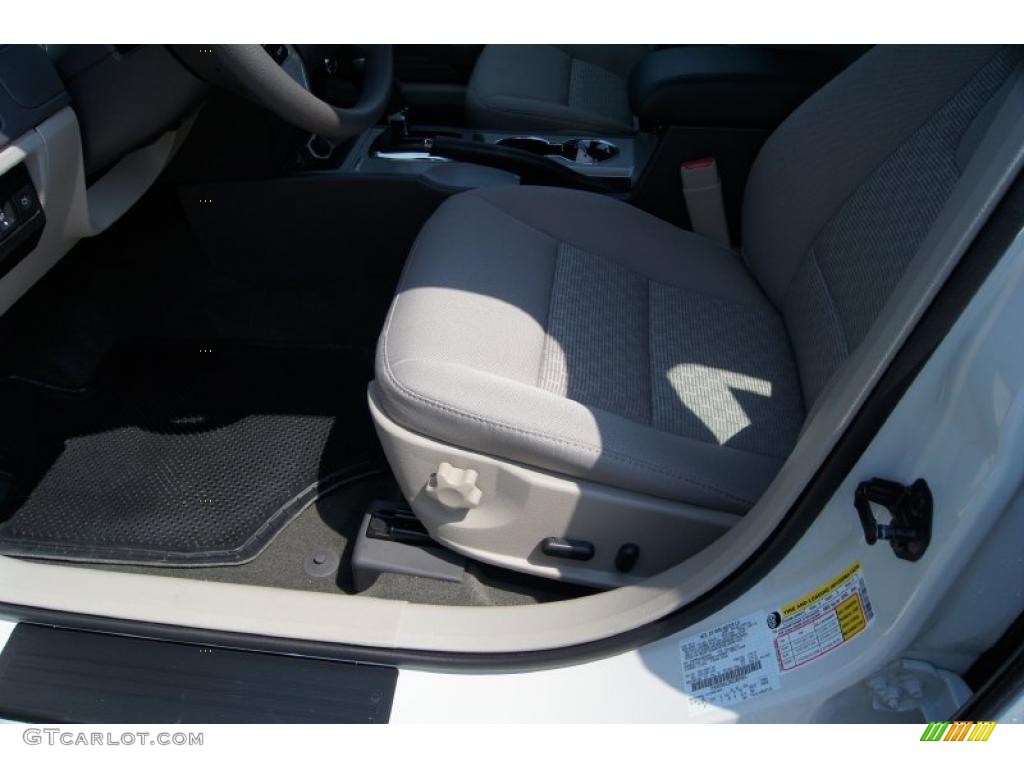 2011 Fusion SE - White Suede / Medium Light Stone photo #19