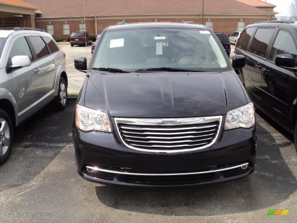 2011 Town & Country Touring - Blackberry Pearl / Black/Light Graystone photo #2