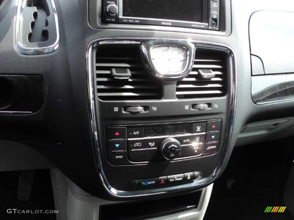 2011 Town & Country Touring - Blackberry Pearl / Black/Light Graystone photo #8
