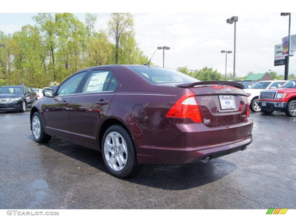 2011 Fusion SE V6 - Bordeaux Reserve Metallic / Medium Light Stone photo #32