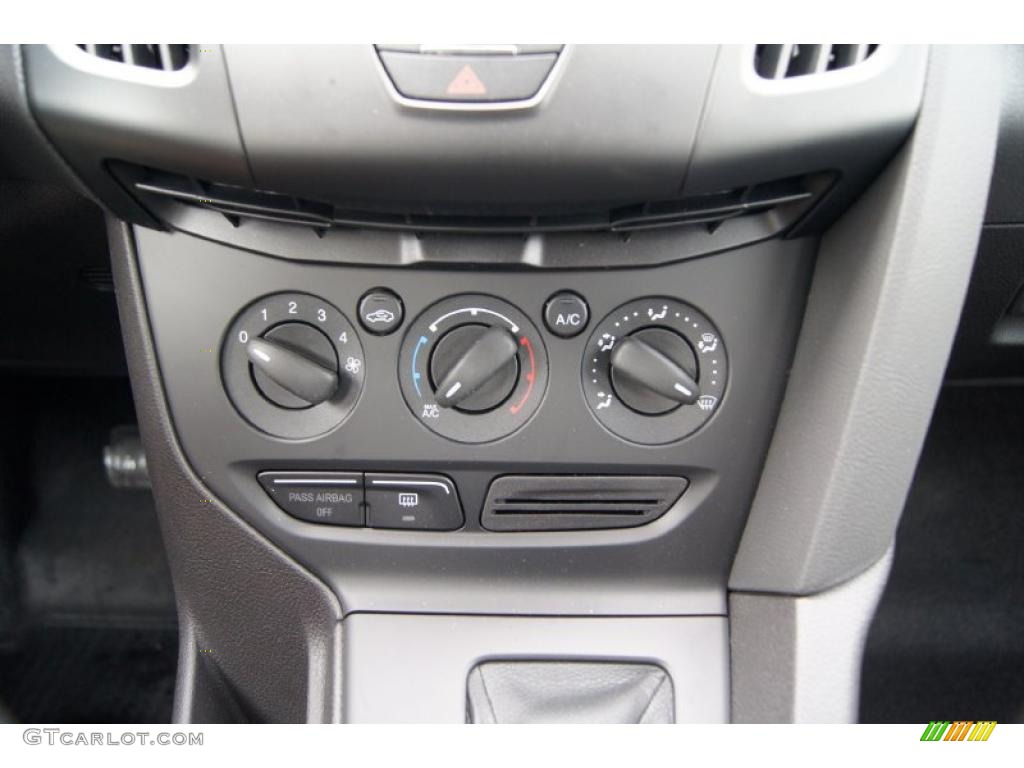 2012 Ford Focus S Sedan Controls Photo #48187141