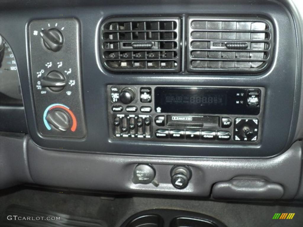 2000 Dodge Dakota Sport Crew Cab Controls Photo #48188044