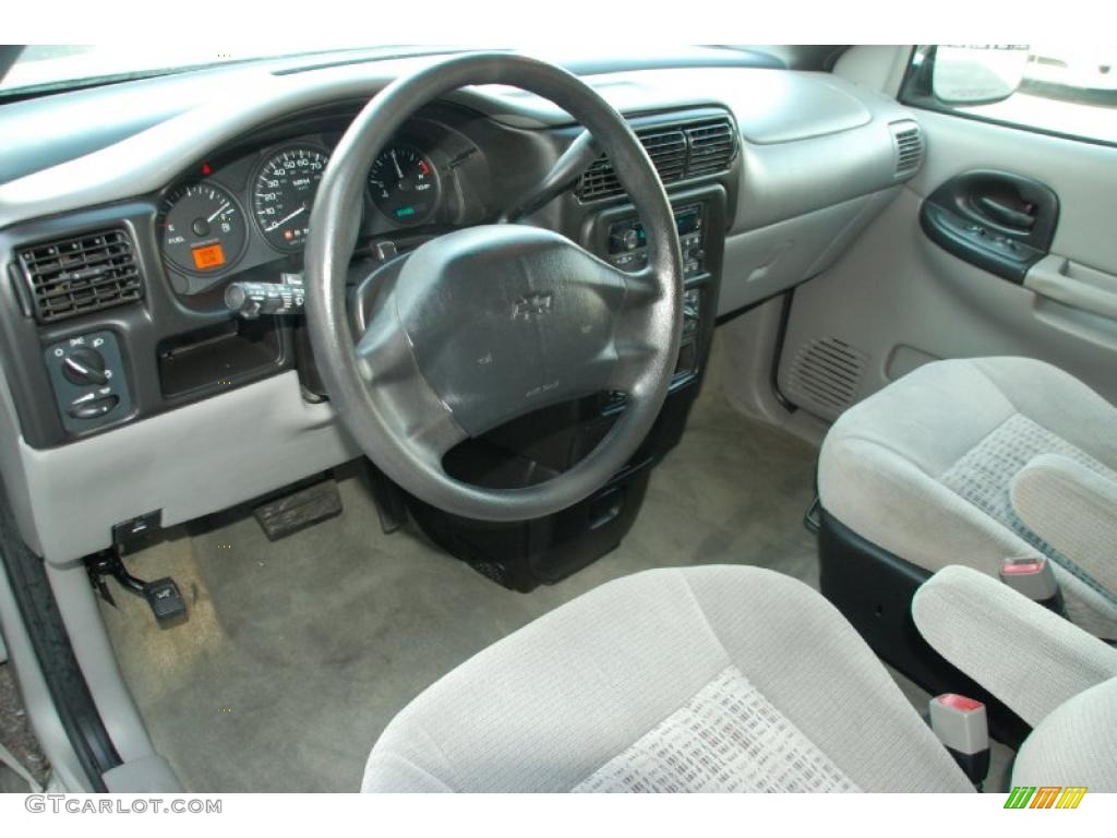 Medium Gray Interior 2005 Chevrolet Venture LS Photo #48191342