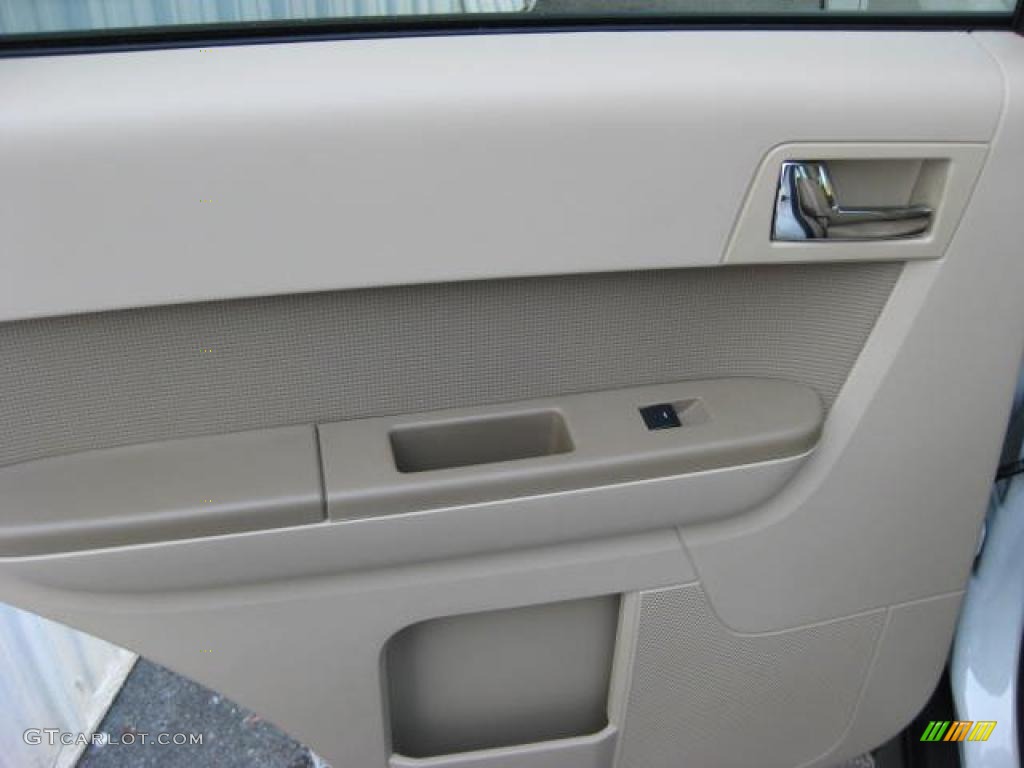 2011 Escape Limited 4WD - White Suede / Camel photo #17