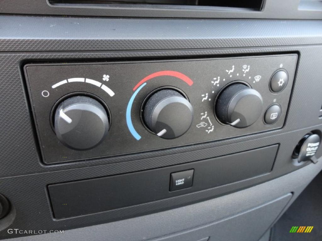 2008 Dodge Ram 2500 SXT Quad Cab Controls Photo #48191540