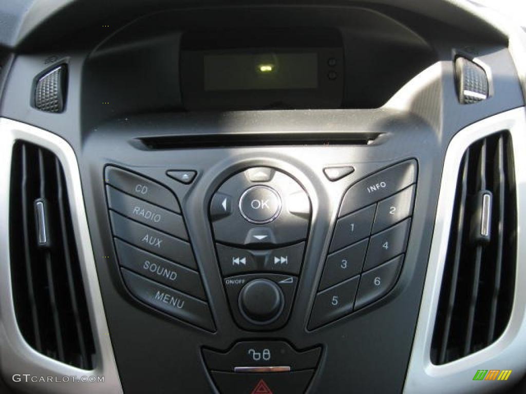 2012 Ford Focus SE 5-Door Controls Photo #48192701