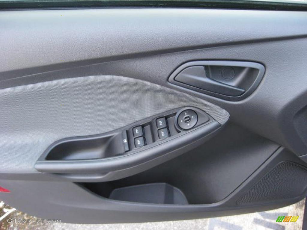 2012 Ford Focus SE 5-Door Charcoal Black Door Panel Photo #48192803
