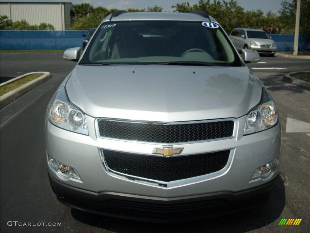 2011 Traverse LT - Silver Ice Metallic / Dark Gray/Light Gray photo #2