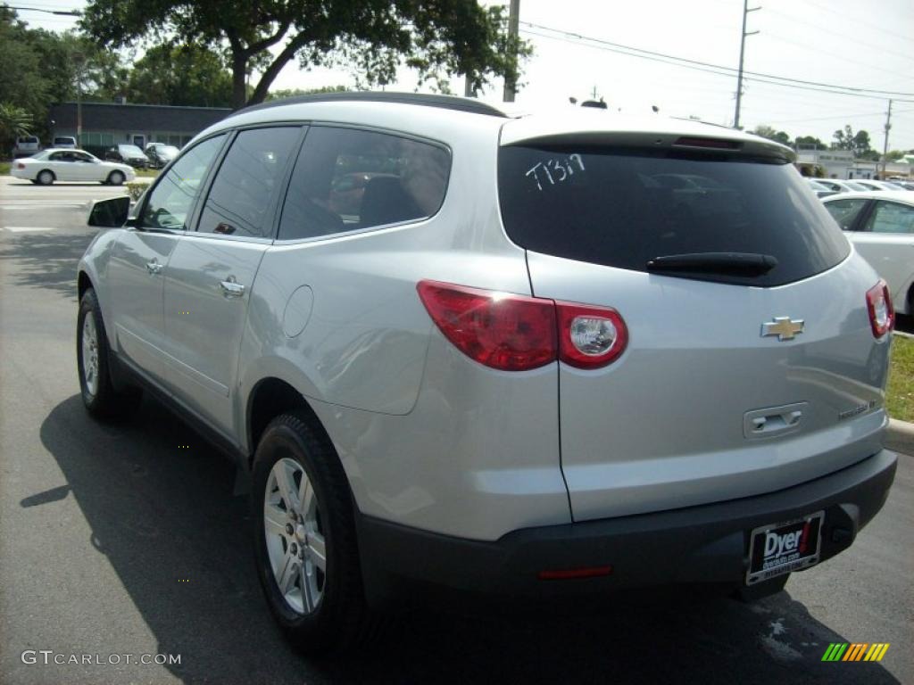 2011 Traverse LT - Silver Ice Metallic / Dark Gray/Light Gray photo #4