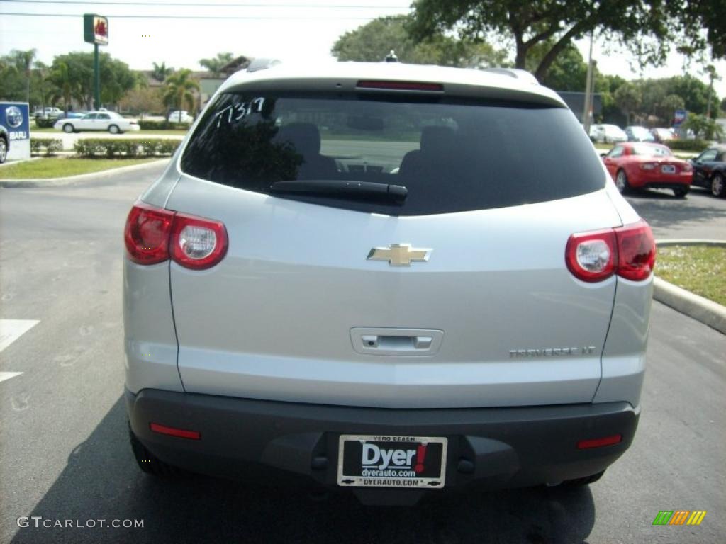 2011 Traverse LT - Silver Ice Metallic / Dark Gray/Light Gray photo #5