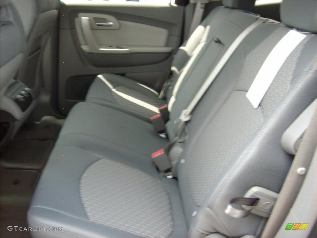 2011 Traverse LT - Silver Ice Metallic / Dark Gray/Light Gray photo #14