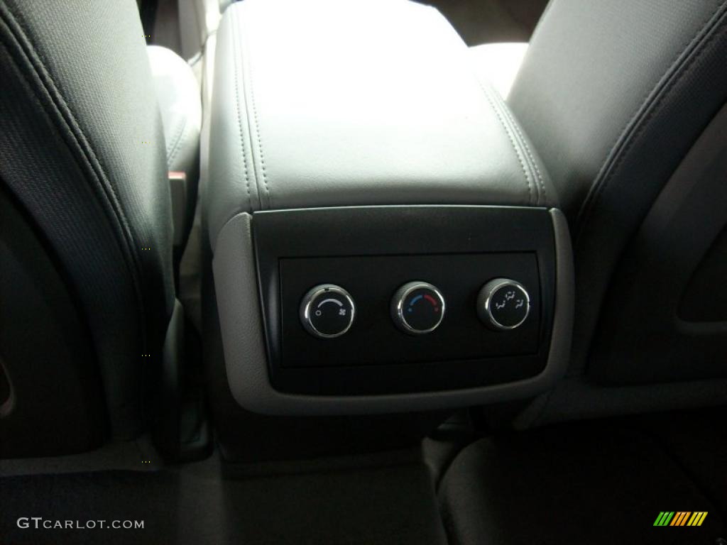 2011 Traverse LT - Silver Ice Metallic / Dark Gray/Light Gray photo #15