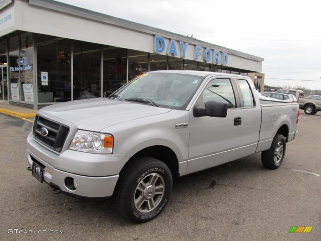 2008 F150 STX SuperCab 4x4 - Silver Metallic / Medium Flint Grey photo #1