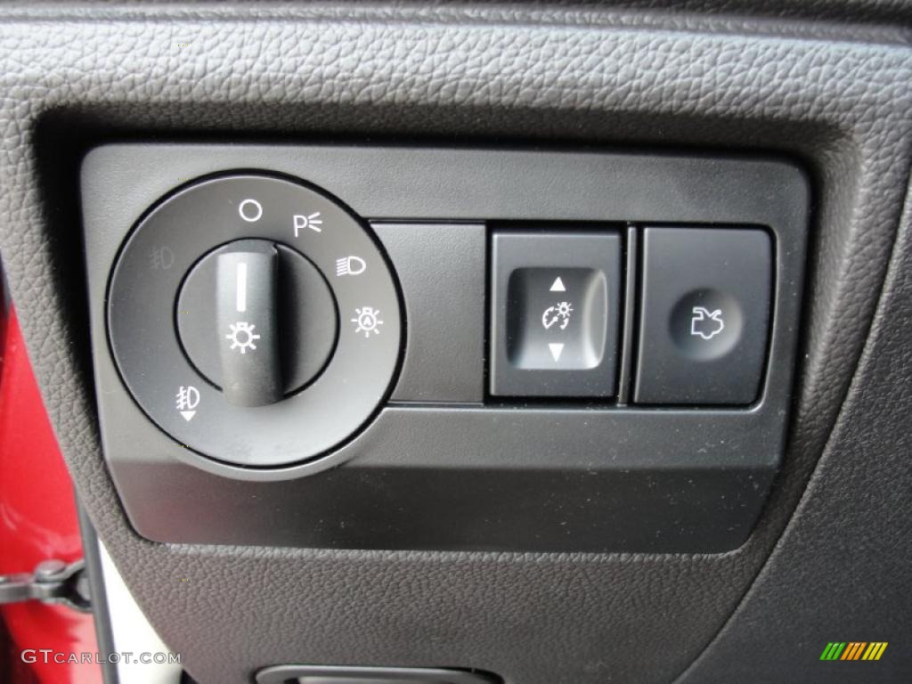 2011 Fusion SE - Red Candy Metallic / Charcoal Black photo #35