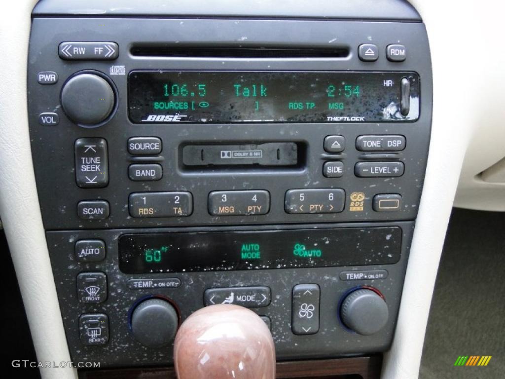 2001 Cadillac Seville SLS Controls Photo #48196576