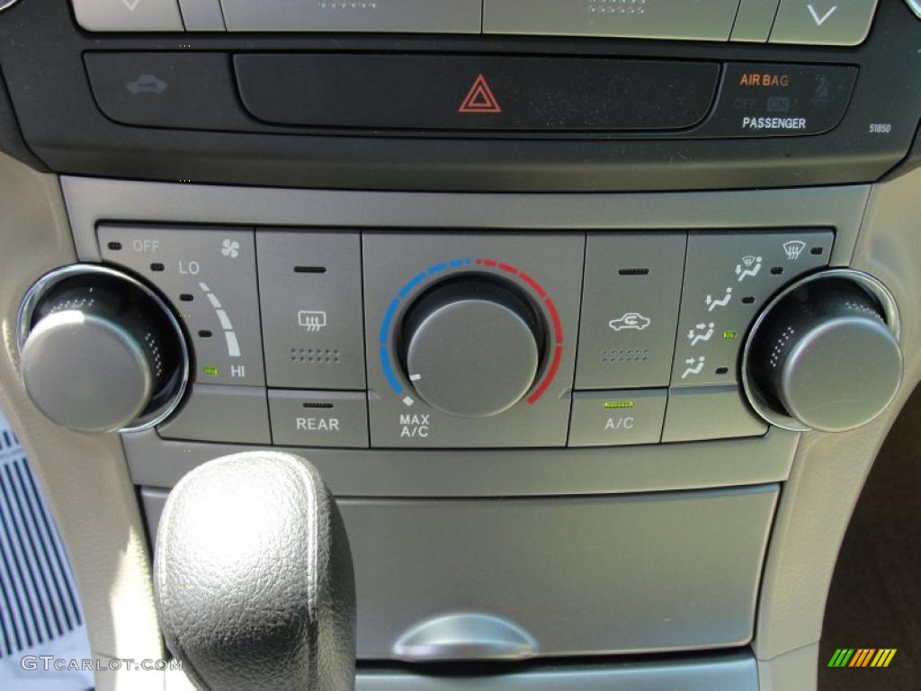 2010 Toyota Highlander V6 Controls Photo #48201505