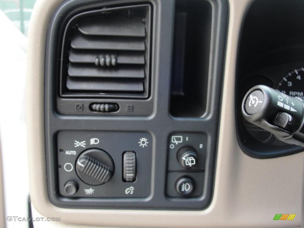 2003 Chevrolet Suburban 1500 LT Controls Photo #48203683