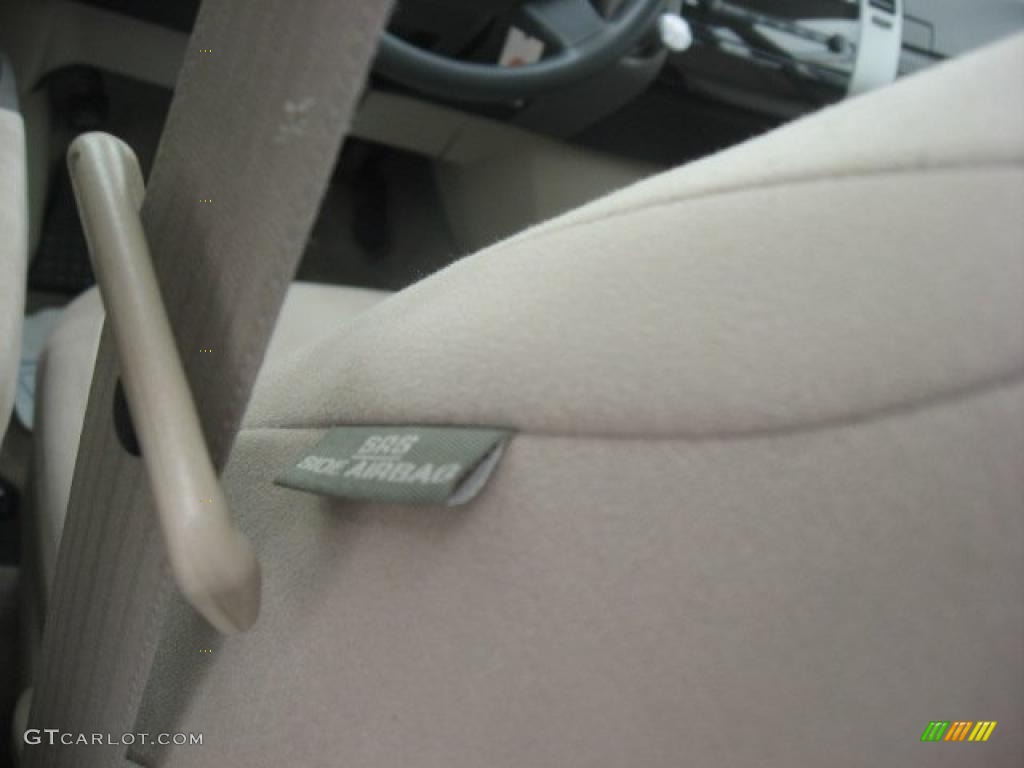 2004 Prius Hybrid - Super White / Brown/Ivory photo #38