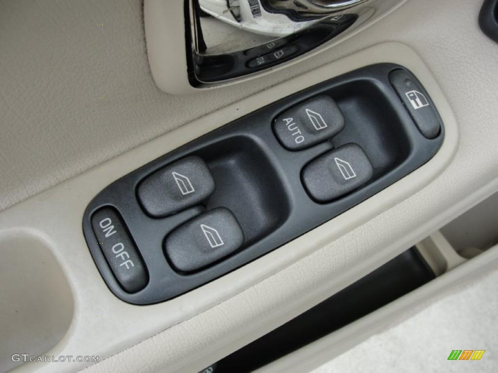 1998 Volvo V70 Turbo AWD Controls Photo #48209476