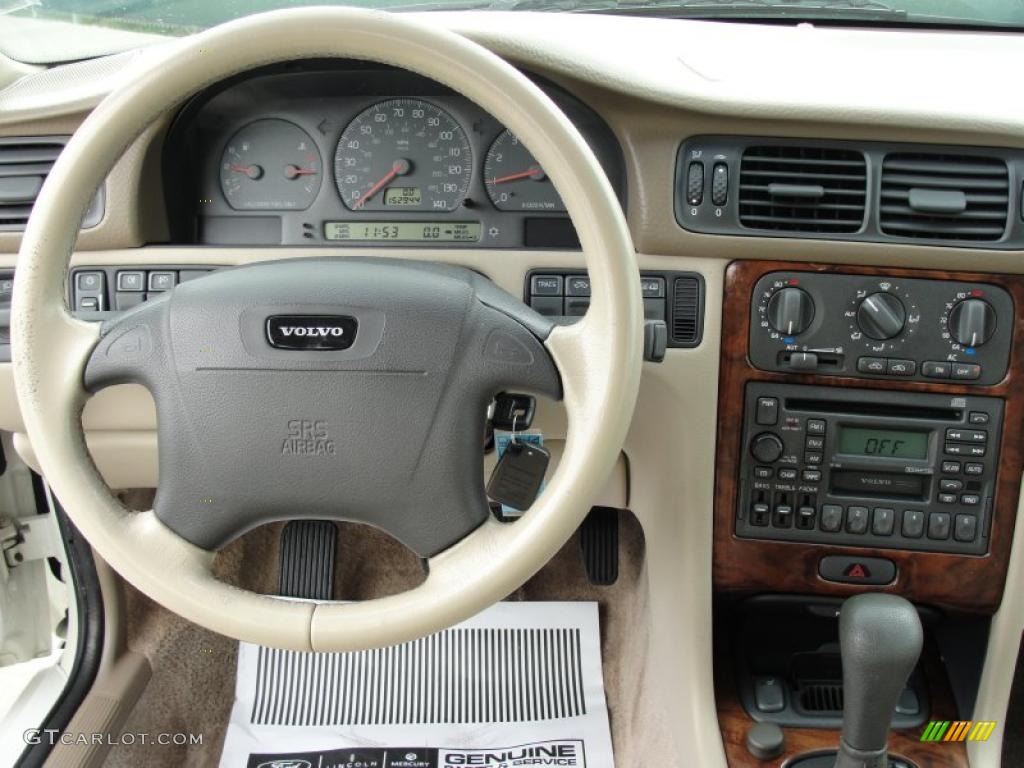 1998 Volvo V70 Turbo AWD Controls Photo #48209590