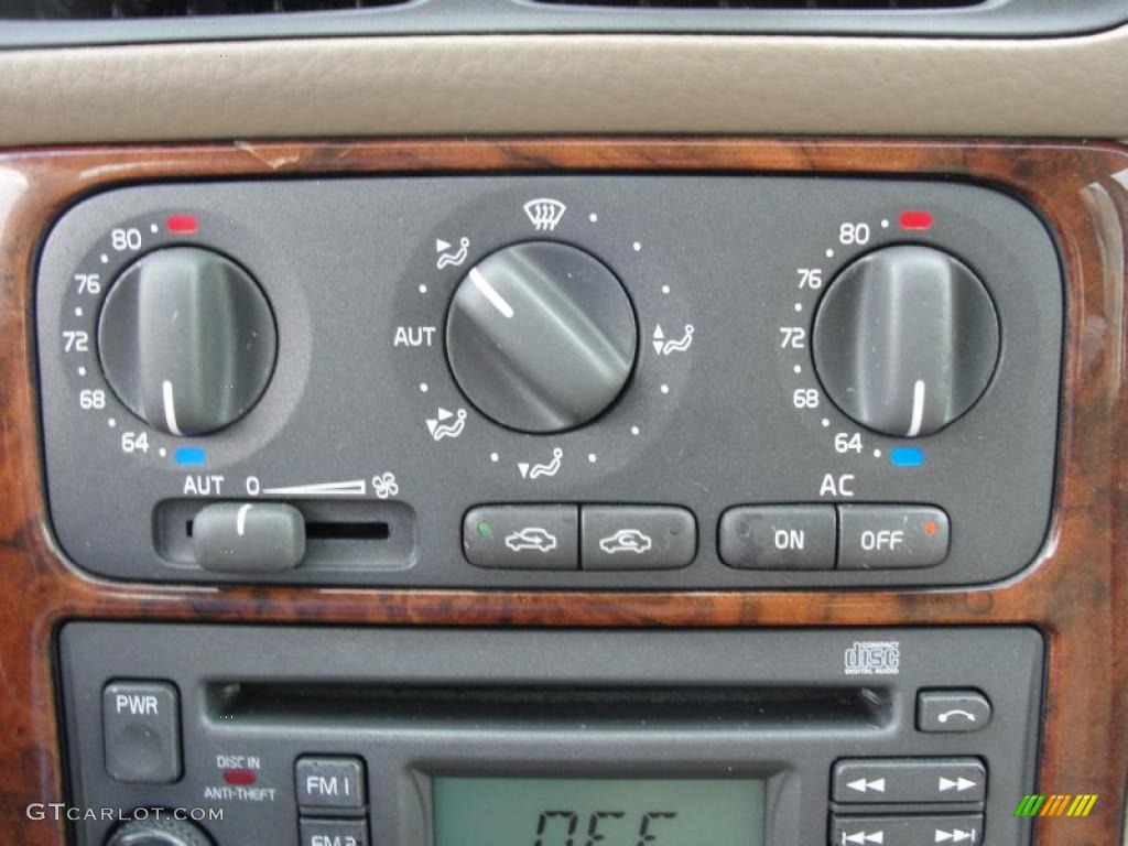 1998 Volvo V70 Turbo AWD Controls Photo #48209623