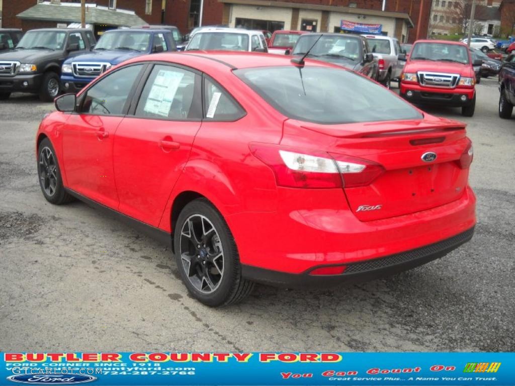 2012 Focus SE Sport Sedan - Race Red / Two-Tone Sport photo #5