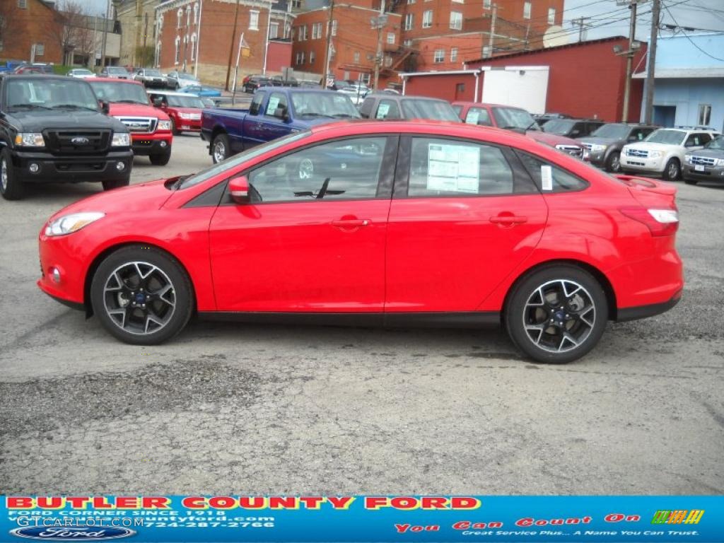 2012 Focus SE Sport Sedan - Race Red / Two-Tone Sport photo #6