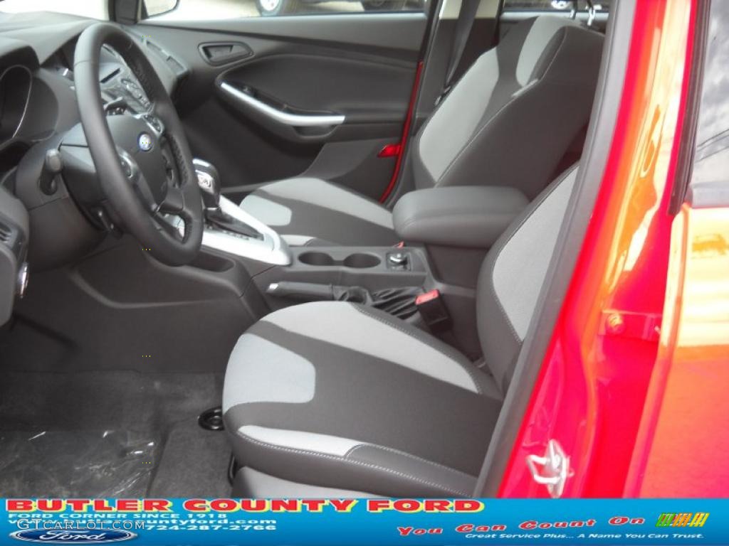 2012 Focus SE Sport Sedan - Race Red / Two-Tone Sport photo #9