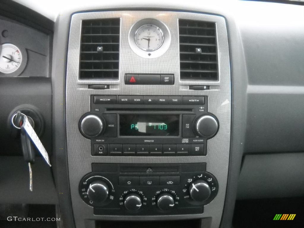 2007 Chrysler 300 Touring AWD Controls Photo #48215884