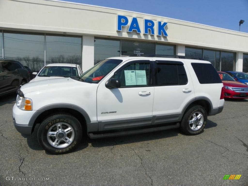 2002 Explorer XLT 4x4 - Oxford White / Medium Parchment photo #1