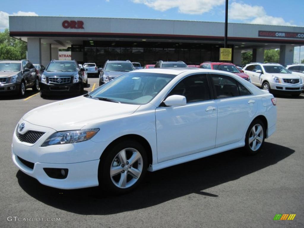 2011 Camry SE - Super White / Ash photo #1