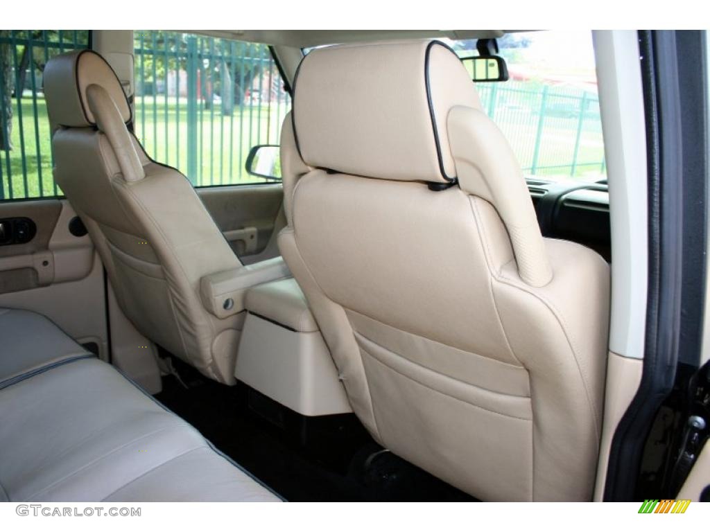 2003 Discovery SE - Java Black / Alpaca Beige photo #46