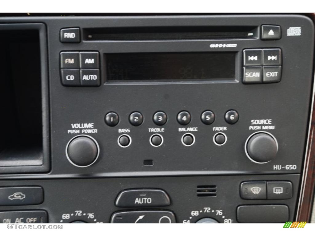 2005 Volvo S60 2.5T Controls Photo #48226580