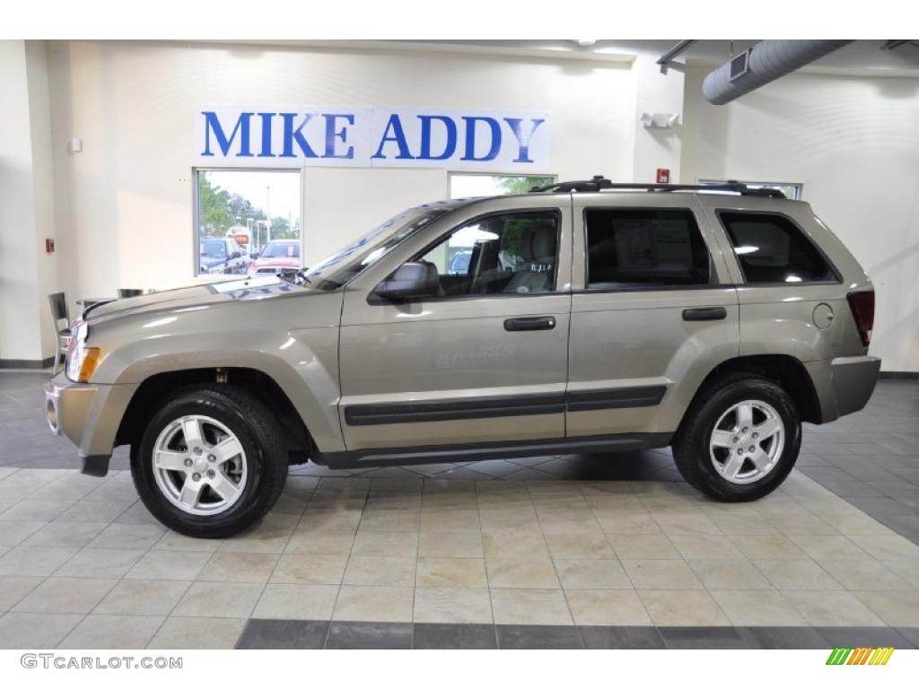 2006 Grand Cherokee Laredo - Light Khaki Metallic / Khaki photo #1