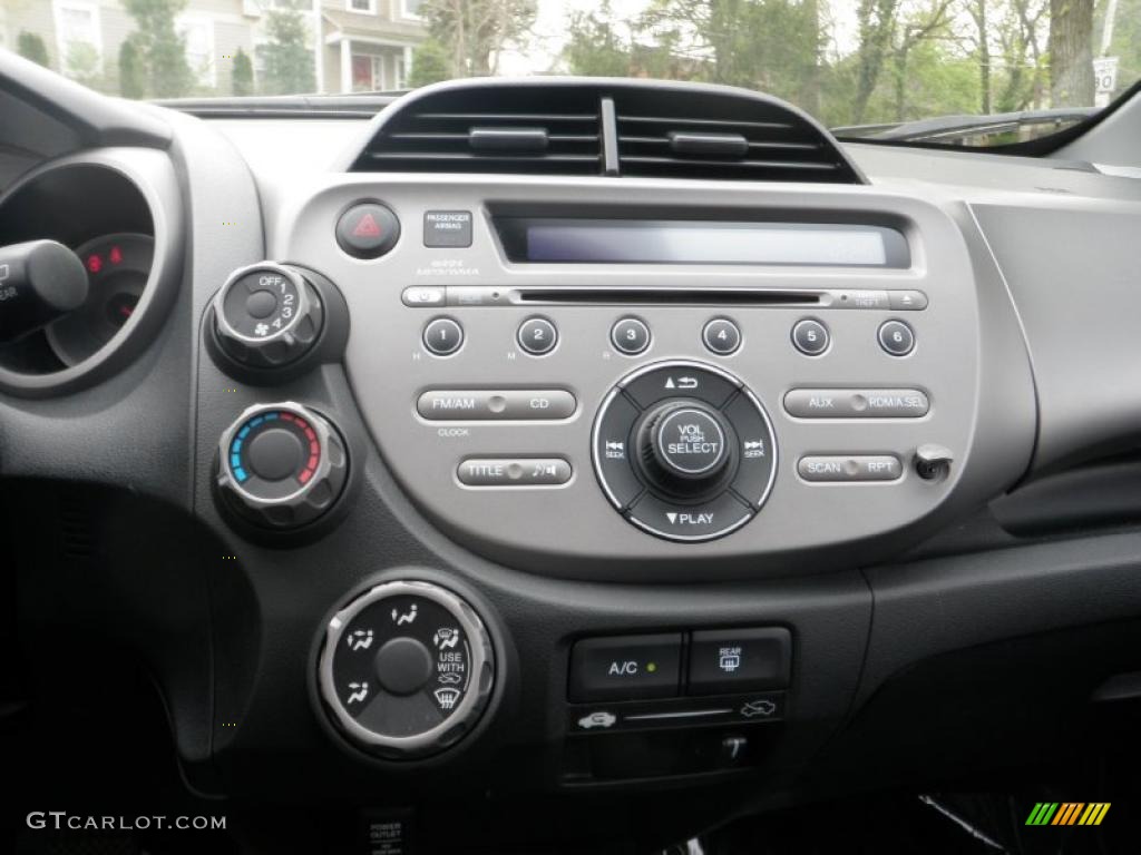 2010 Honda Fit Standard Fit Model Controls Photo #48229526