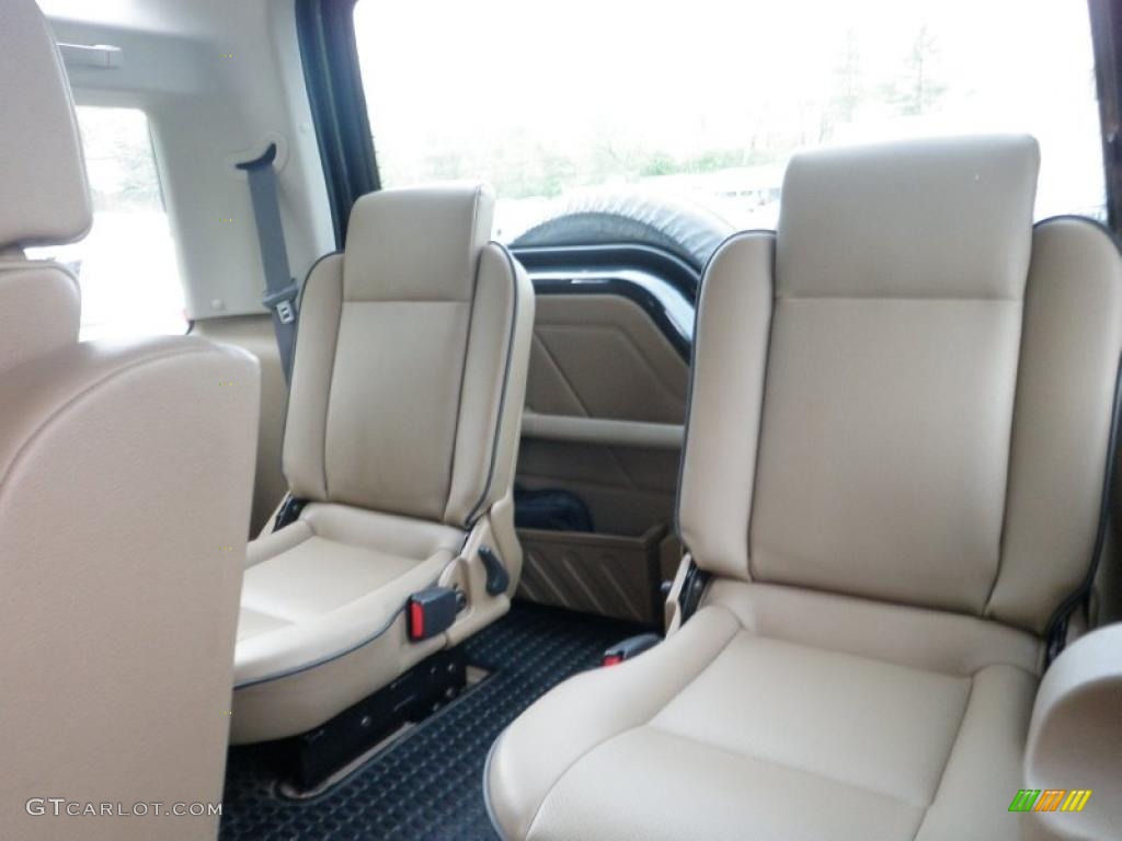 Bahama Beige Interior 2002 Land Rover Discovery II SE7 Photo #48229820