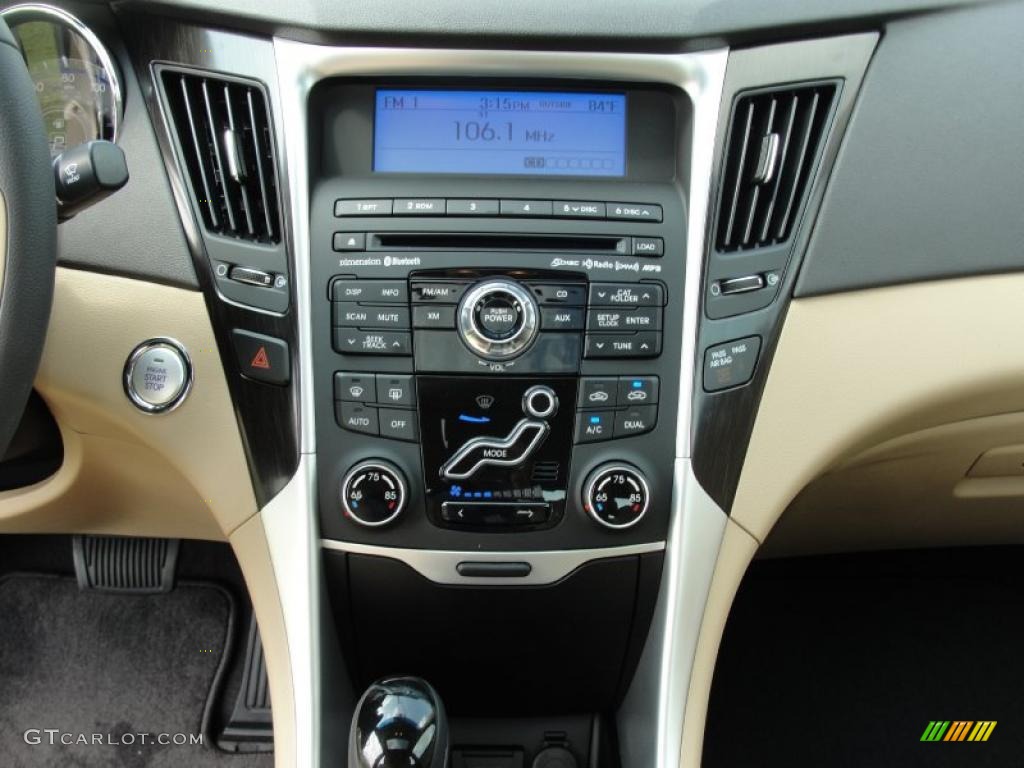2011 Hyundai Sonata Limited 2.0T Controls Photo #48231026
