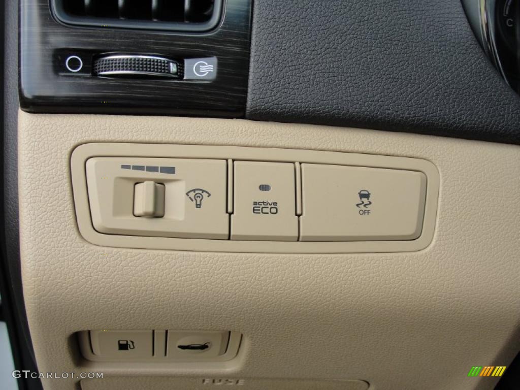 2011 Hyundai Sonata Limited 2.0T Controls Photo #48231110