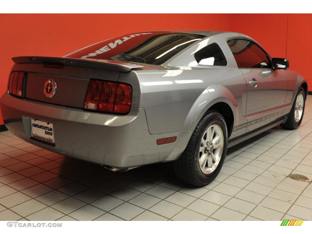 2007 Mustang V6 Deluxe Coupe - Tungsten Grey Metallic / Dark Charcoal photo #3