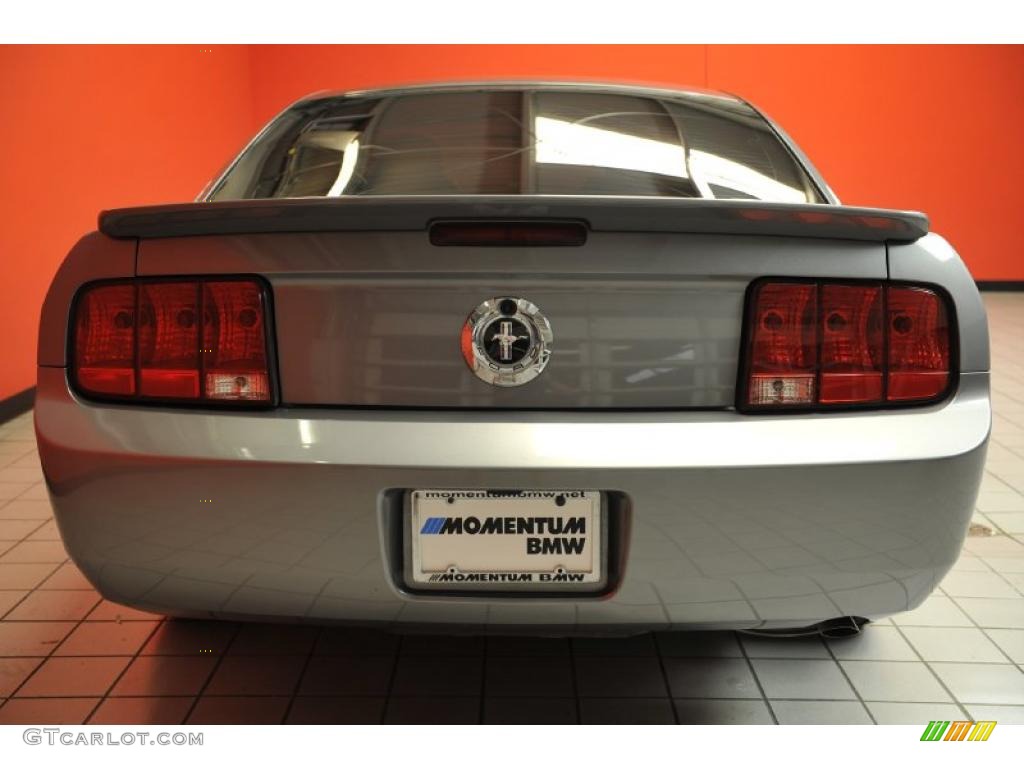 2007 Mustang V6 Deluxe Coupe - Tungsten Grey Metallic / Dark Charcoal photo #16