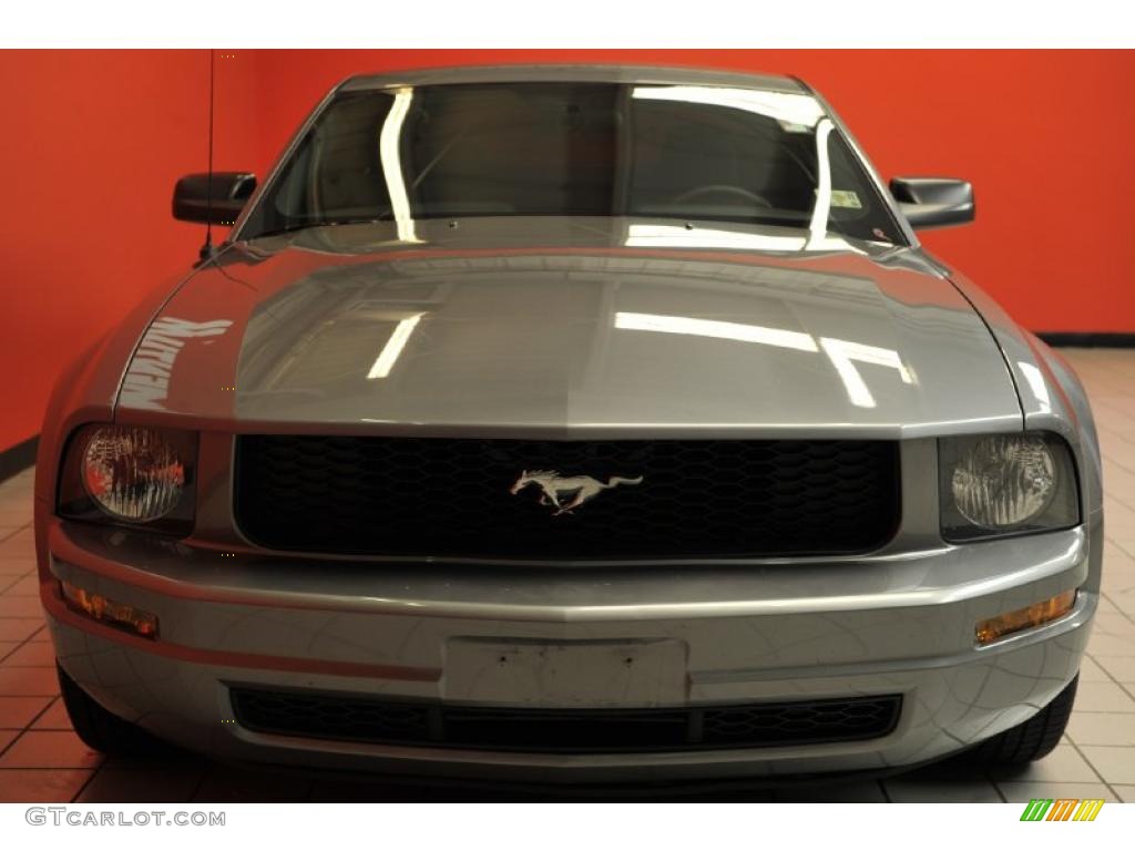 2007 Mustang V6 Deluxe Coupe - Tungsten Grey Metallic / Dark Charcoal photo #22