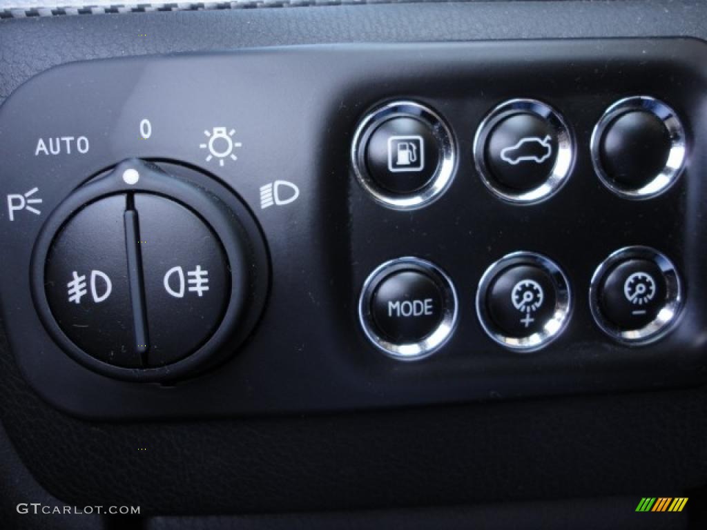 2010 Maserati GranTurismo S Controls Photo #48234243