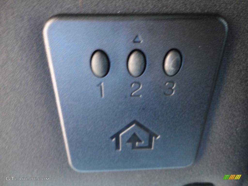 2010 Maserati GranTurismo S Controls Photo #48234429